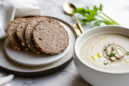 Superrolle & Sellerie-Pilz-Suppe mit Thymian