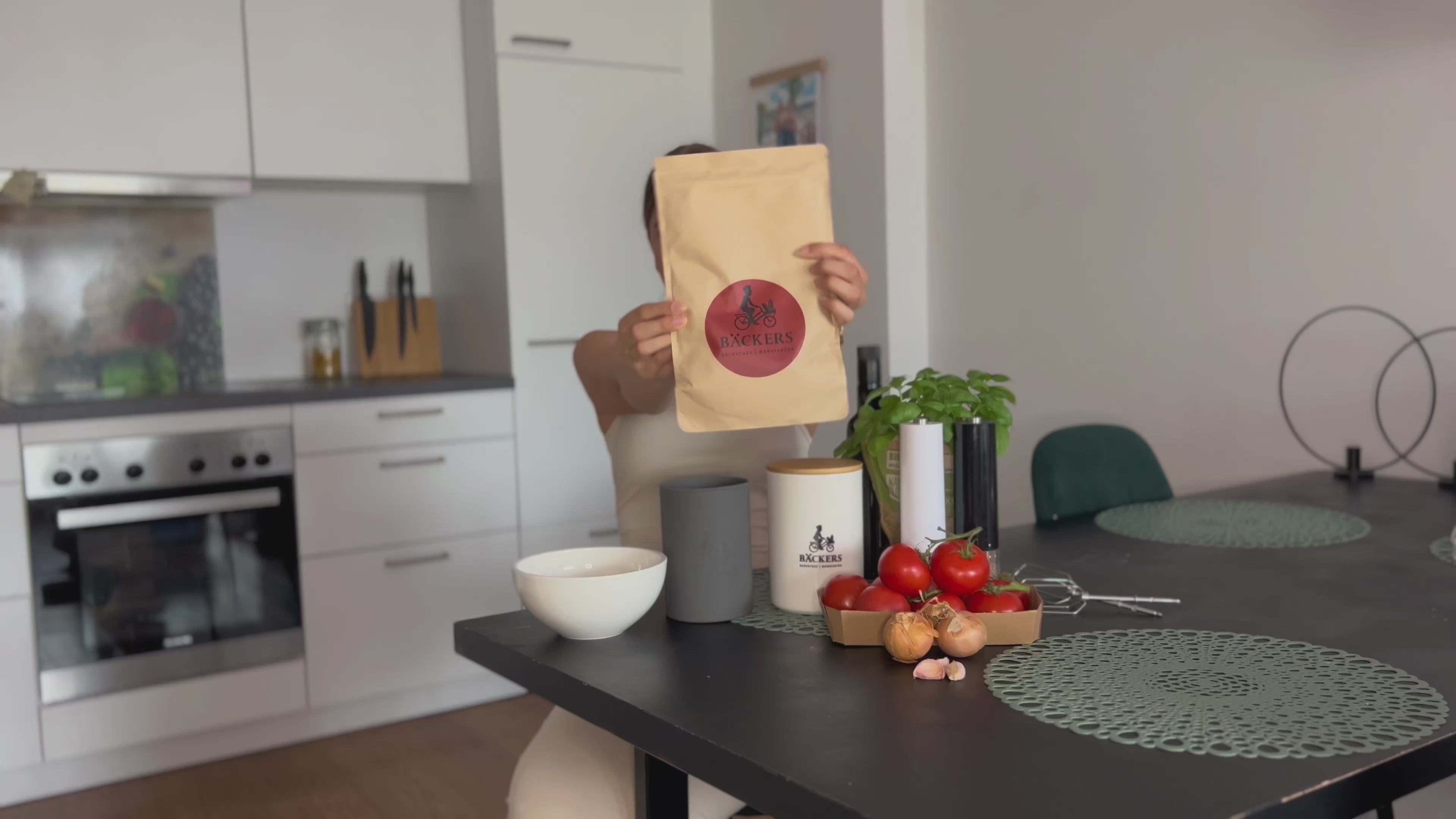 Video laden: BÄCKERS Ofen Duo ganz einfach Suppe backen